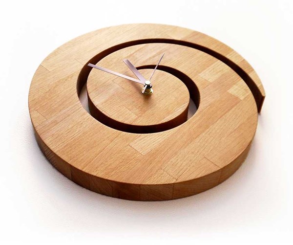 صورة Wooden Spiral Wall Clock
